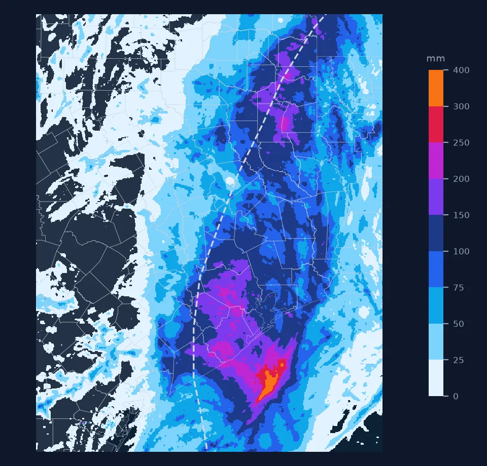Map of east Texas with county outlines and MRMS 72-hour rainfall: a broad swath of 100 to 250 mm along and east of Beryl's dashed track from the coast south of Houston north-east into Louisiana, peaking near 400 mm offshore.